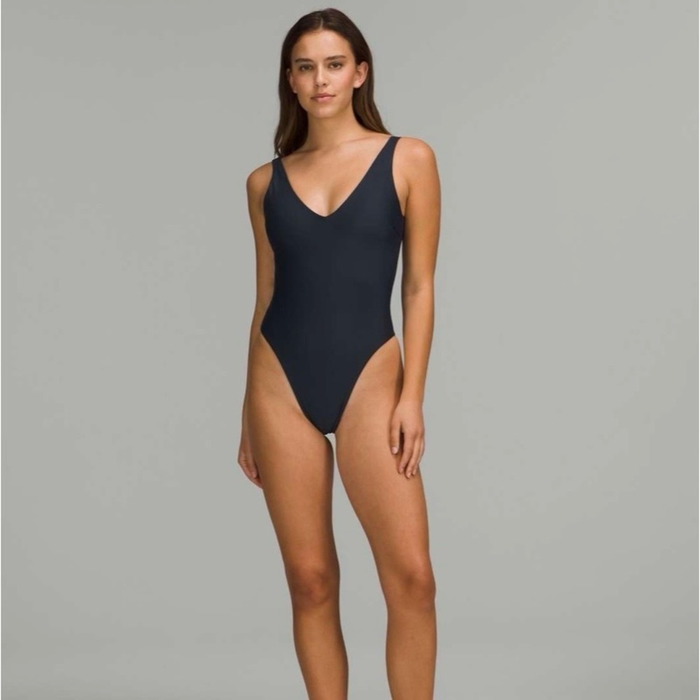 Lululemon Waterside V-Neck Skimpy-Fit One-Piece Swimsuit *B/C Cup
True Navy